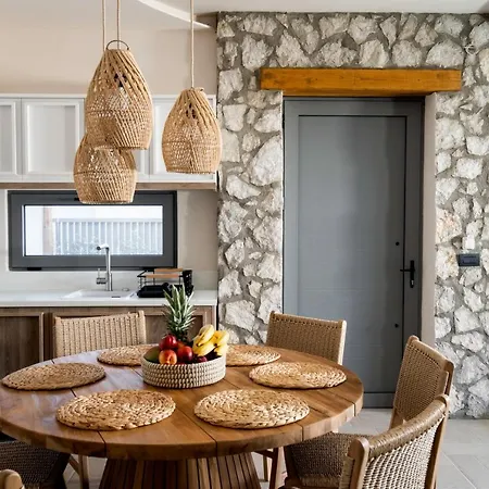 Lithos Luxury Villa *