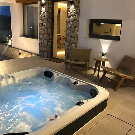 Lithos Luxury